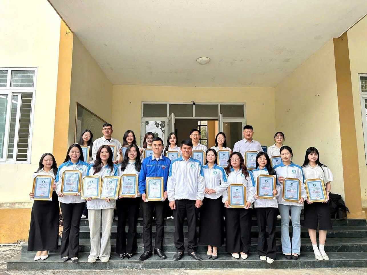 SINH VIÊN KHOA NGOẠI NGỮ ĐẠT DANH HIỆU “SINH VIÊN 5 TỐT” CẤP TỈNH NĂM HỌC 2024 – 2025